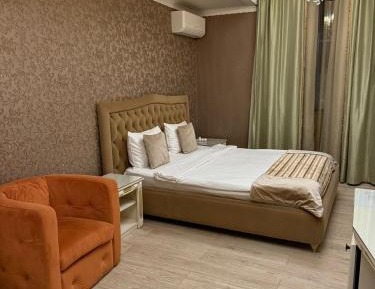 Studio with Spa Bath