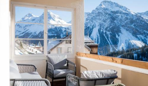 Three-Bedroom Apartment with Mountain View