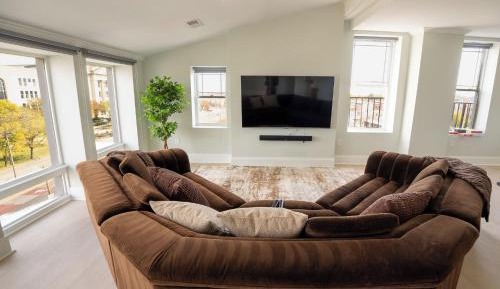 Four-Bedroom Penthouse Apartment
