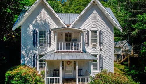 Three-Bedroom Holiday Home 