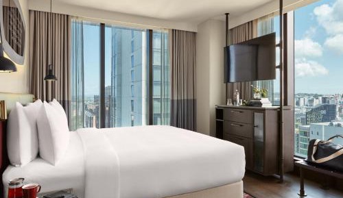 Standard Corner King Room with Sky Tower View