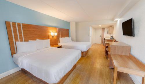 Queen Room with Two Queen Beds - Kitchenette