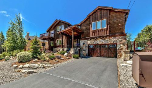 Four-Bedroom Holiday Home