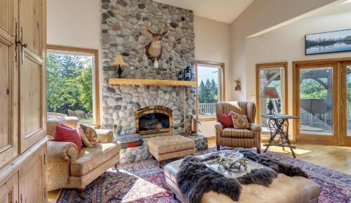 Three-Bedroom Holiday Home 