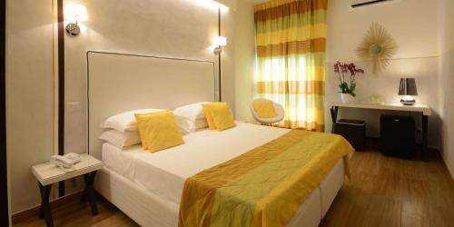 Queen Room with Balcony and Sea View - Non-Smoking