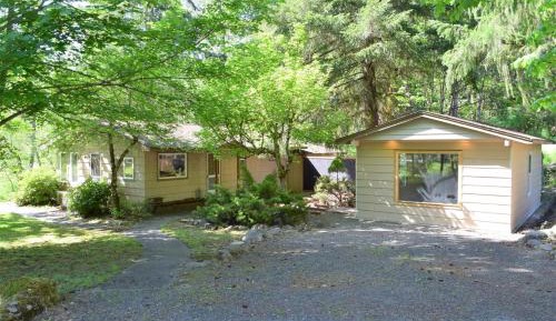 Three-Bedroom Holiday Home 