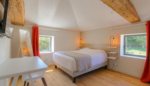 Deluxe Double Room (2 Adults + 1 Child)
