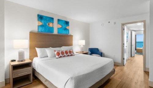 Oceanfront Deluxe One Bedroom King Suite