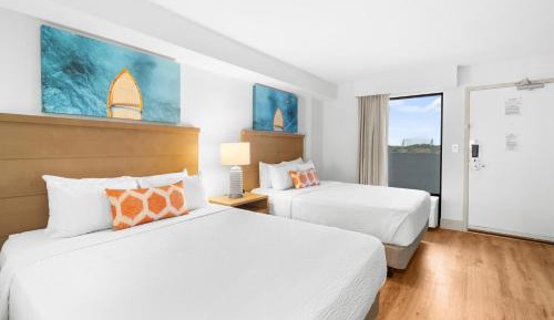 Oceanfront Deluxe One Bedroom Double Suite 		