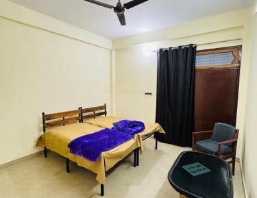 Single Room with Shared Toilet