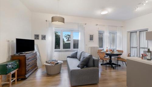Two-Bedroom Apartment with Mountain View