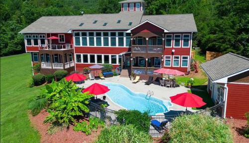 Seven-Bedroom Holiday Home