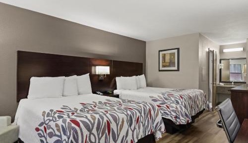 Deluxe Room with Two Double Beds Disability Access Roll-In Shower Non-Smoking