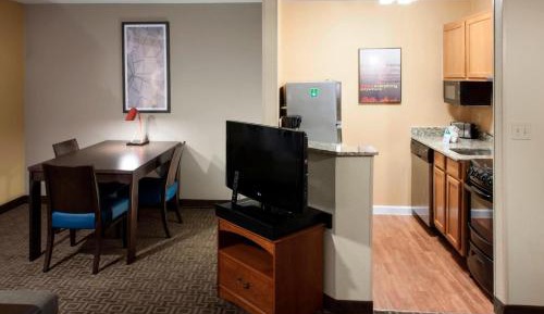 1 Bedroom Suite, 1 Queen, Sofa bed