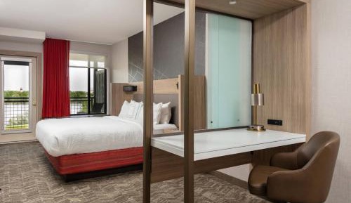 King Suite with Trundle Bed and Balcony - River View