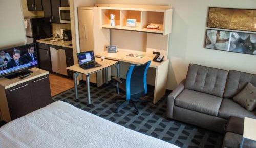 Large King Studio with Sofa Bed - Hearing Accessible
