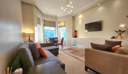 Deluxe Two-Bedroom Apartment with Garden View