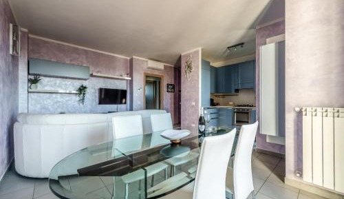 Two-Bedroom Deluxe Apartment with Balcony