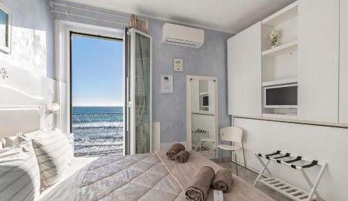Double Room with Balcony and Sea View