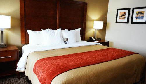 King Room with Hand Rails-Bathroom - Accessible/Non-Smoking