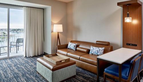 1 Bedroom Suite, 1 King, Sofa bed, Bay view, Balcony