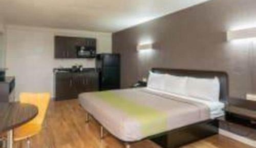 Deluxe King Room - Non-Smoking
