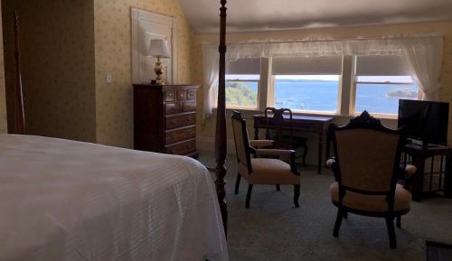 Deluxe King Room with Harbor View