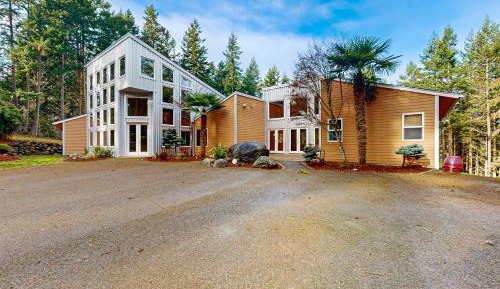 Four bedroom holiday home 