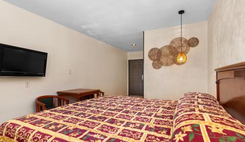 Deluxe King Suite