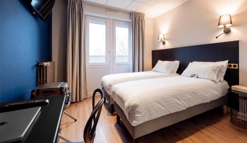 Superior Twin Room with City View