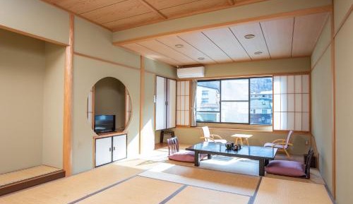 Japanese-Style Family Room with Shared Bathroom - Non-Smoking