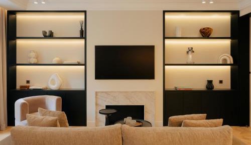 Deluxe One-Bedroom Apartment