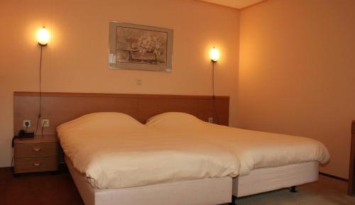 Twin Room with Bath