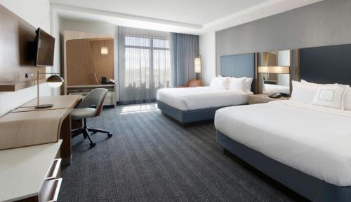 Queen Room with Two Queen Beds - Hearing Accessible