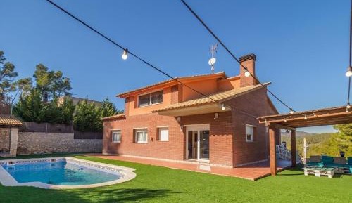 Villa with Garden View