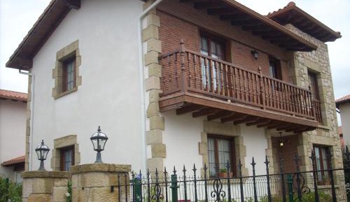 Three-Bedroom House with Garden