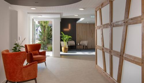 One-Bedroom Apartment with Balcony
