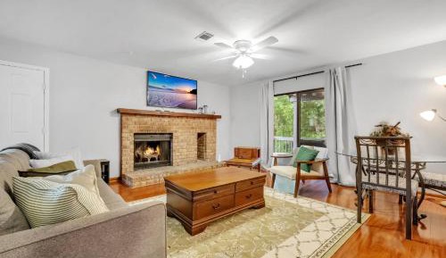 Two-Bedroom Deluxe Apartment with Balcony