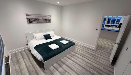 Two-Bedroom Deluxe Apartment with Balcony