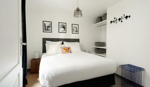 One-Bedroom Deluxe Apartment
