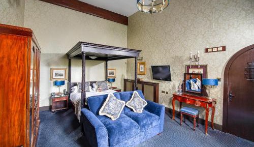 The De Lucy Suite