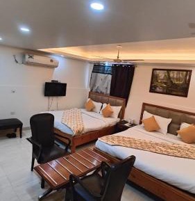 Deluxe Double Room (2 Adults + 1 Child)