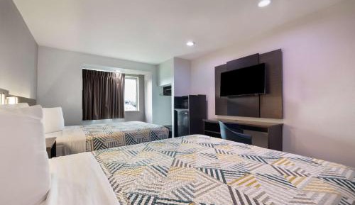 Deluxe Queen Room with Two Queen Beds