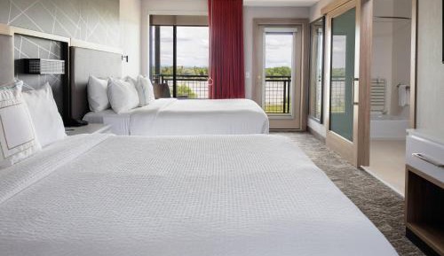 Suite with 2 Queen Trundle Beds - River View