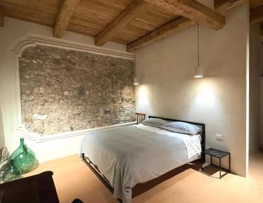 King Room with Roll-In Shower - Disability Access