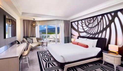 Rejuvenated Deluxe King Room with Harbor View