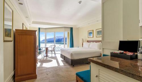 Classic Queen Room with Harbor View