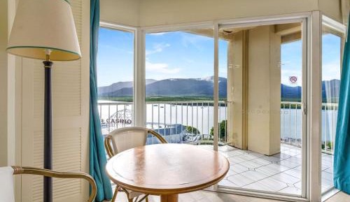 Classic Twin Room with Harbor View
