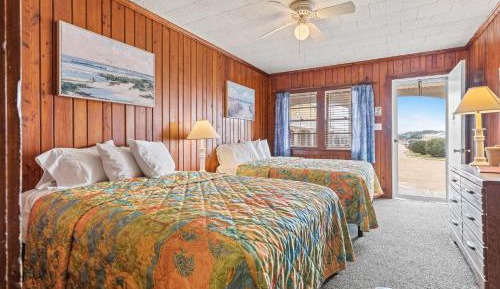 Double Room with Pool View - No Pets Allowed