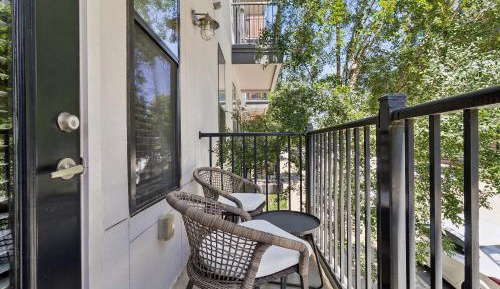 One-Bedroom Apartment (Self Check-in with Virtual Front Desk)
